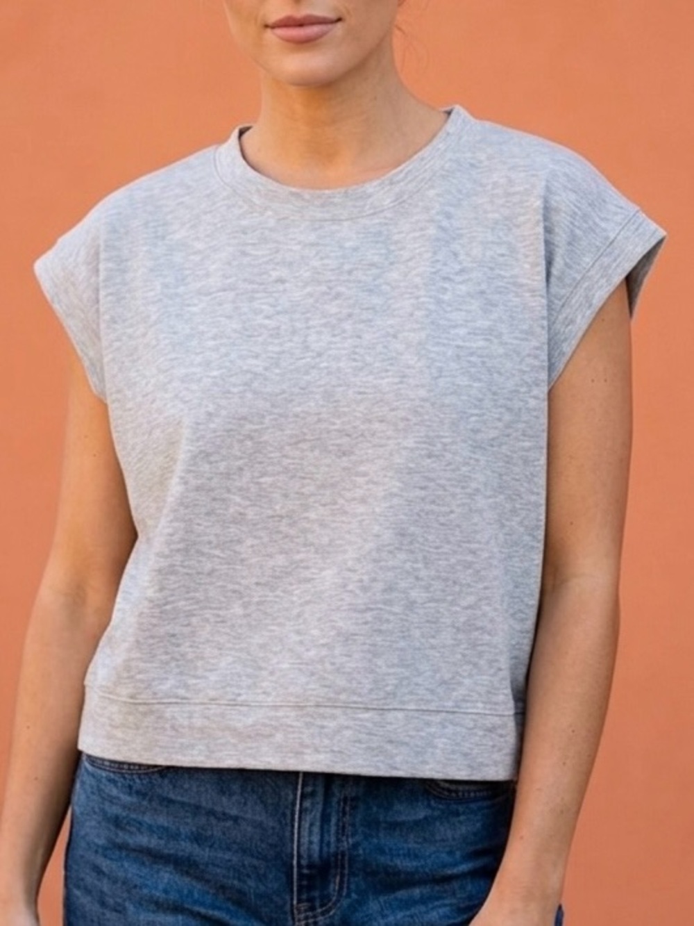 Zenana Women’s Size M Crew Neck Cap Sleeves Top Light Gray NWOT